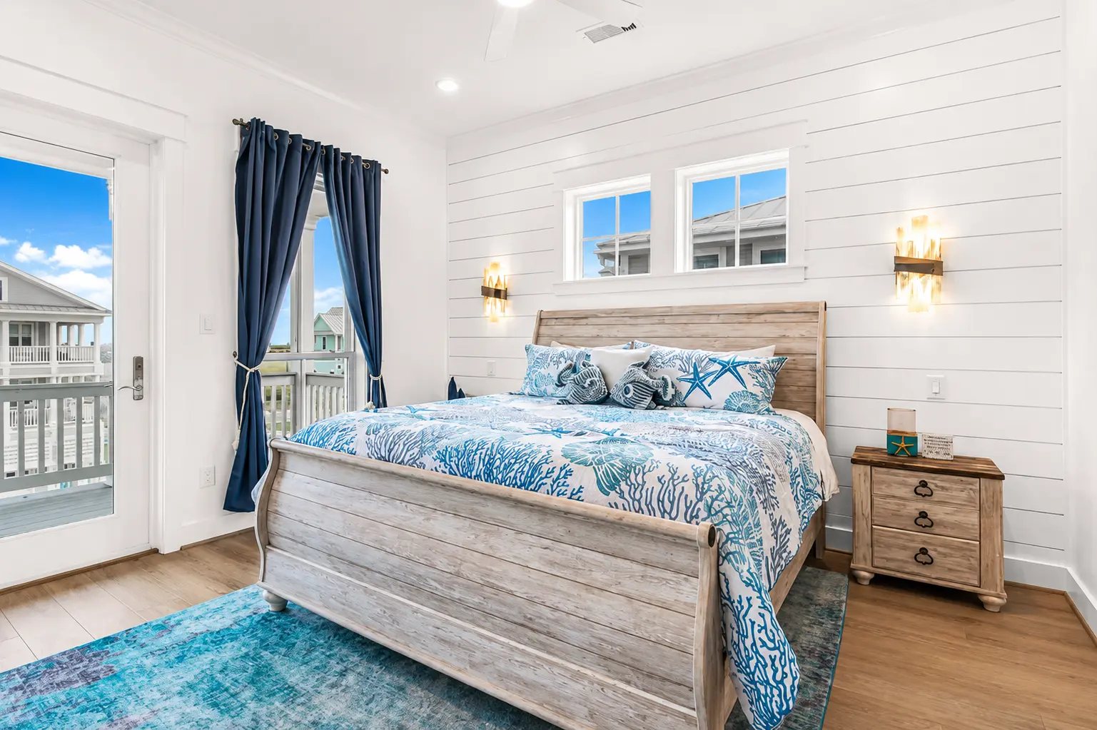 Bedroom with queen bed and en-suite bathroom