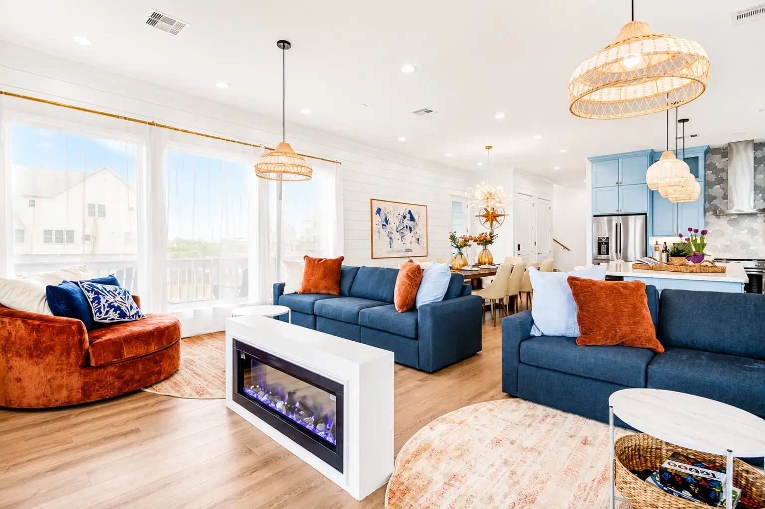 Second living area with comfortable lounge seating